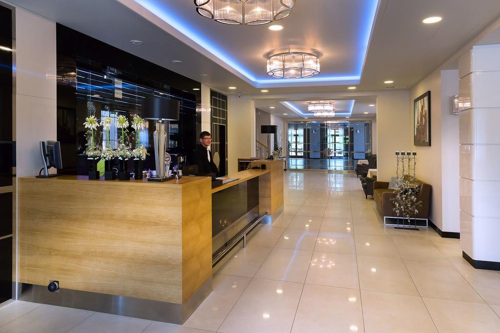Hotel Karo Ράντομ Εξωτερικό φωτογραφία